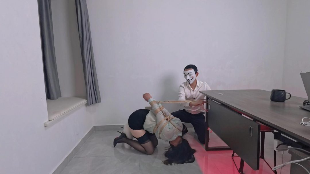 女神老板被下属调教第四集:痛苦的地狱(这集回音丫头被虐哭了,哭了依然继续拍。)(虐哭/尾巴/R头夹牵引/折腿跪地行走/后直臂提手)-2 女神老板被下属调教第四集:痛苦的地狱(这集回音丫头被虐哭了,哭了依然继续拍。)(虐哭/尾巴/R头夹牵引/折腿跪地行走/后直臂提手)-2