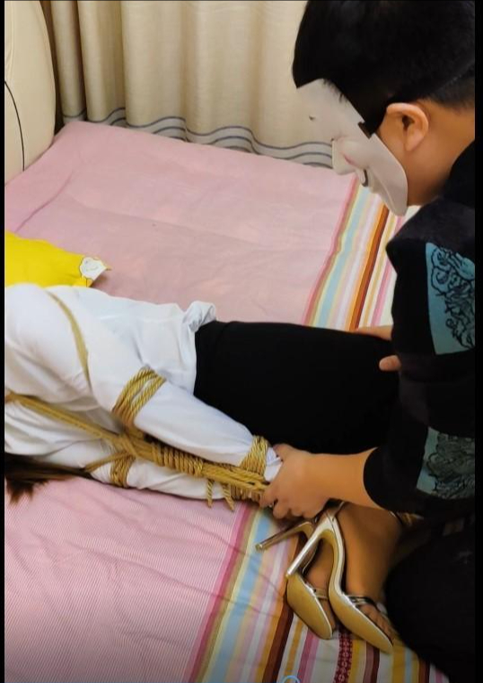 90后小夫妻驷马捆绑第一次-2