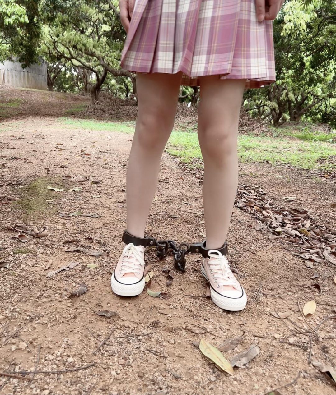 学妹户外镣铐行走，各种脚镣-3