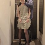 穿着围裙正在打扫卫生的kiki遭遇捆绑 镣铐玩弄