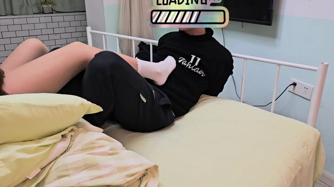 当你偷女神丝袜结果被抓到了（m向） 丝袜 手铐 都市 捆绑 镣铐 挣扎-5
