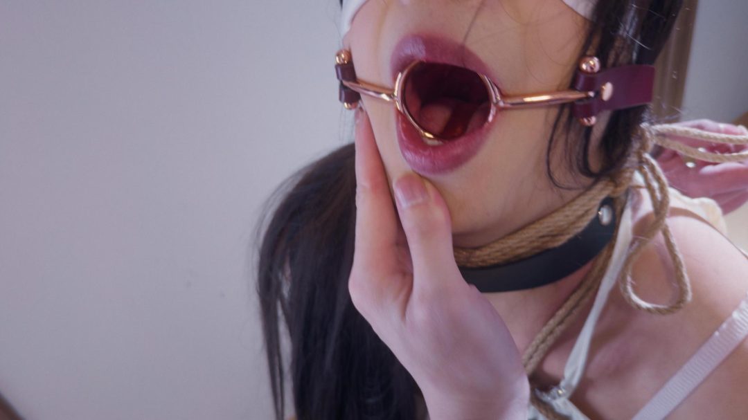 《网剧女主是我的M》 扯她项圈 流水嘤叫 吊起脖子 白眼 丝袜 单腿吊起 嘴塞高跟鞋 脚踩指压板 戴上铁环 口塞 口水-6 《网剧女主是我的M》 扯她项圈 流水嘤叫 吊起脖子 白眼 丝袜 单腿吊起 嘴塞高跟鞋 脚踩指压板 戴上铁环 口塞 口水-6