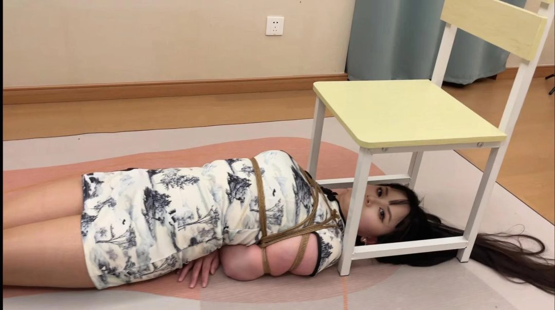 旗袍激光肉丝椅子下的性感绳艺束缚睡美人-3