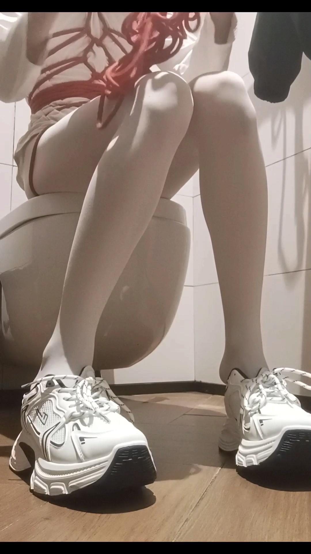 在商场厕所玩自缚-4
