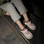 18岁高中生妹子户外脚镣行走，夜间两公里