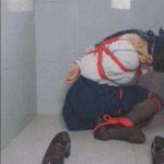 【jk小螺】 水手服黑丝紧缚 遮眼丝袜内裤堵嘴地板挣扎 尝试逃脱却又被捉回