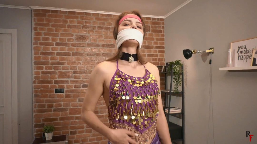 Hot cleave-gag dance from Leya 2-3 Hot cleave-gag dance from Leya 2-3