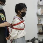 【松子】18岁活泼小女生松子约绑初体验，小话痨，jk白丝马尾，单腿吊，口球太大露出小兔牙，被诱骗吃柠檬，引发大量粘稠口水，最后浑身疲软躺在我的腿上