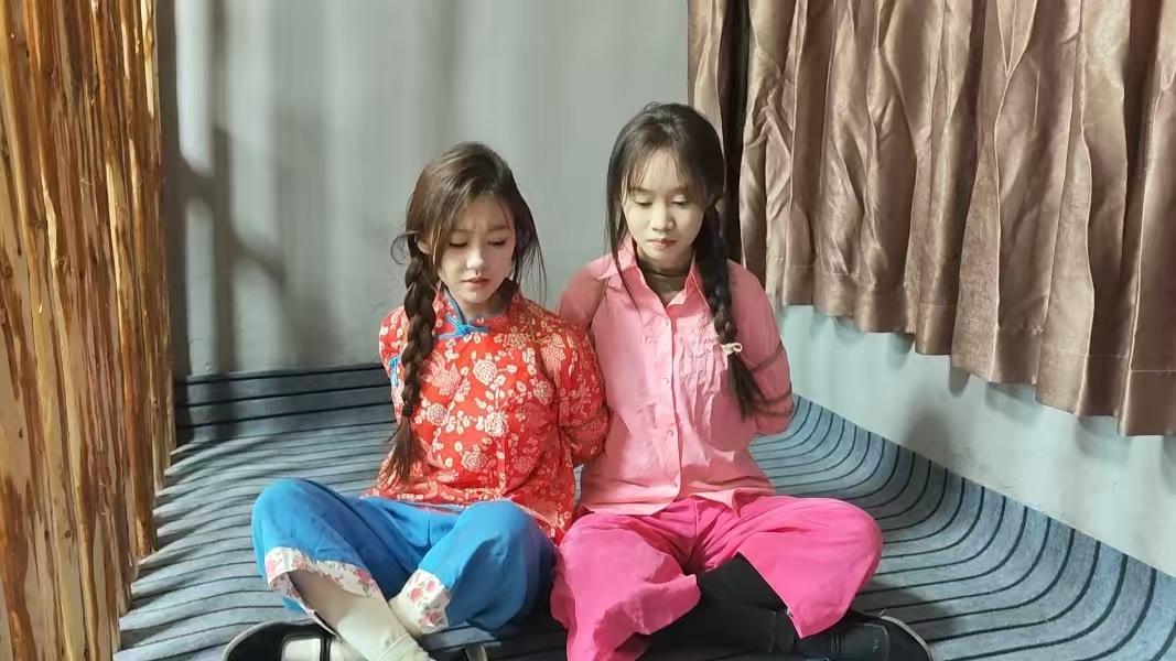 智斗女T务-1