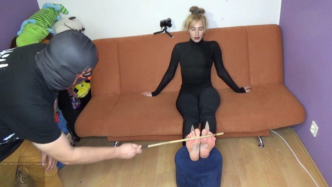 1 hour of brutal bastinado - 12 girls-2