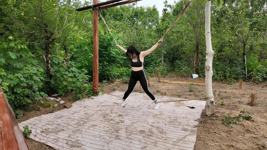 惩罚小遥之木马，单腿倒吊下-6