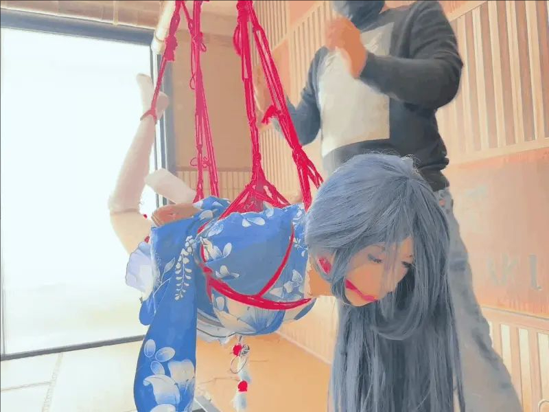 【松月】二次元绳缚体验，被吊在空中接受折磨，无助挣扎，口水直流-5