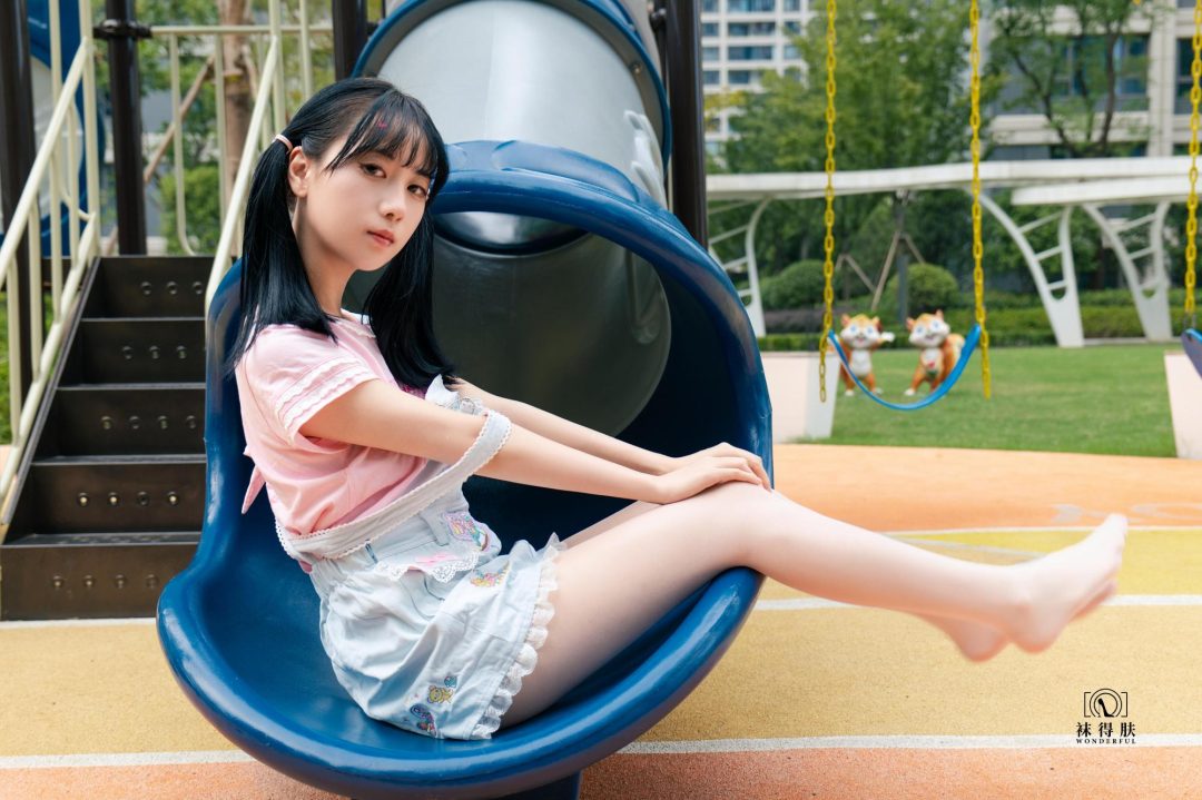 游乐园里的安娜白丝合法萝莉-6