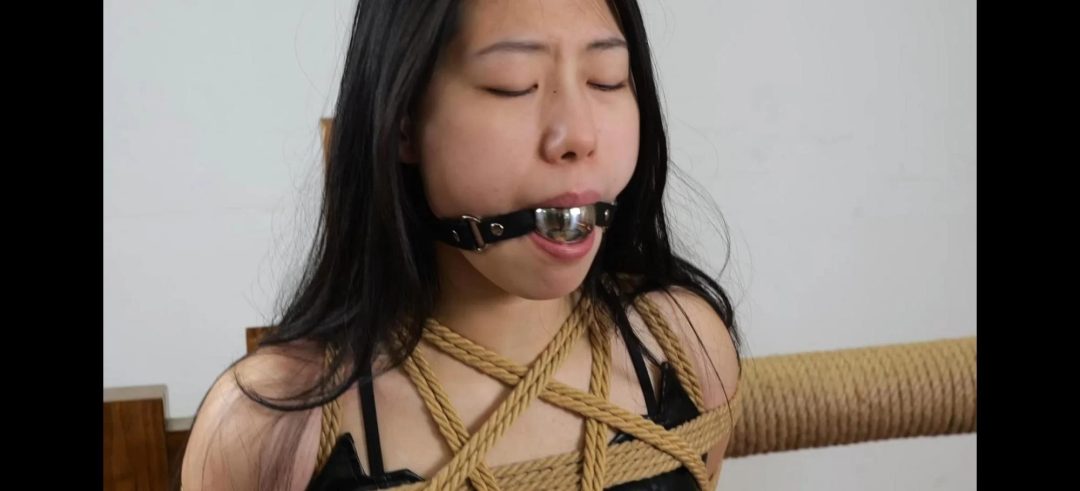 焱火工作室定拍 清岚（云兮）捆绑多种口球流口水和胶带封嘴-1