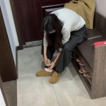 18岁清纯女高的初次脚镣体验-重镣重铐 小白袜