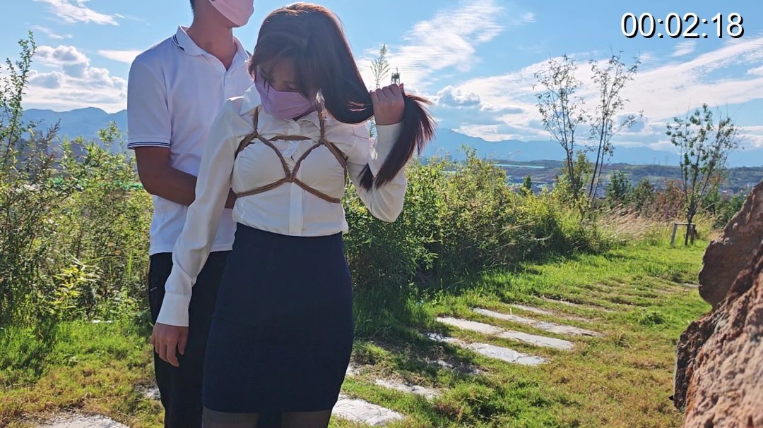 女m职业装户外捆绑露出-5