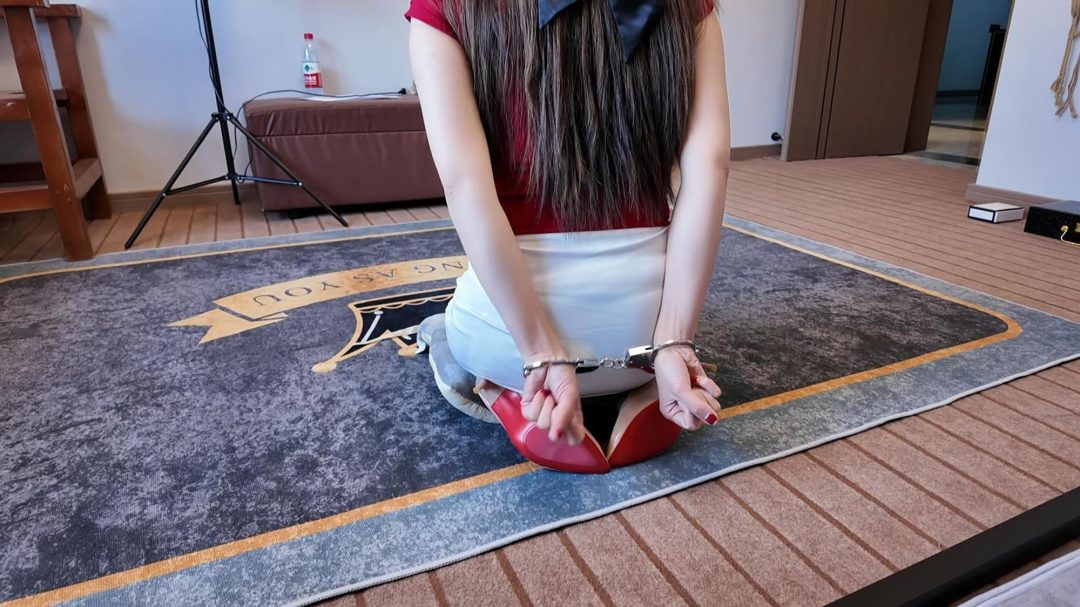 约拍之红衣吊带袜调 单腿吊 口球 溜狗 鞭打-2