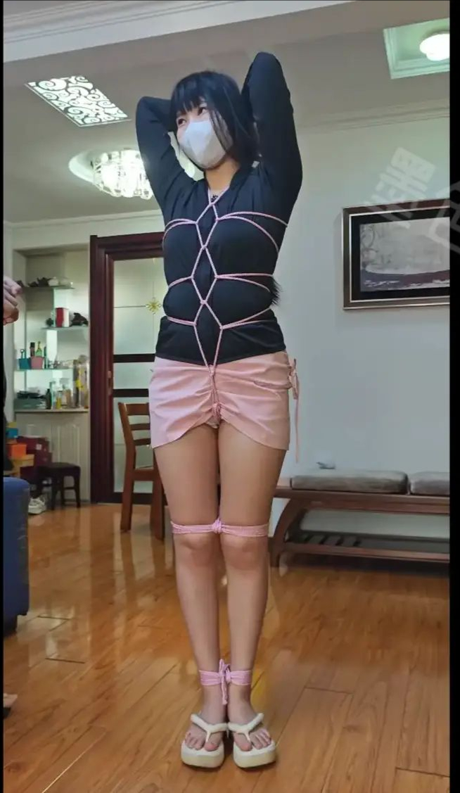 股绳龟甲双手脑后捆绑 口球惩罚-3