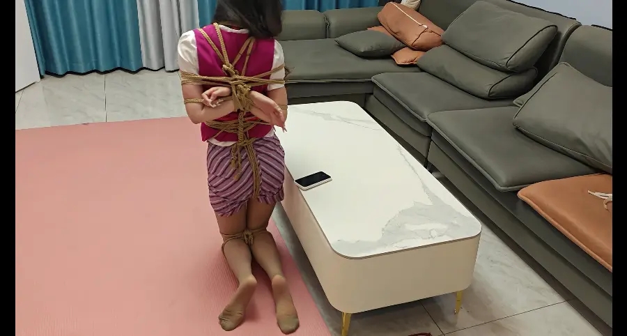 年轻小空姐被捆绑挣扎TK-8