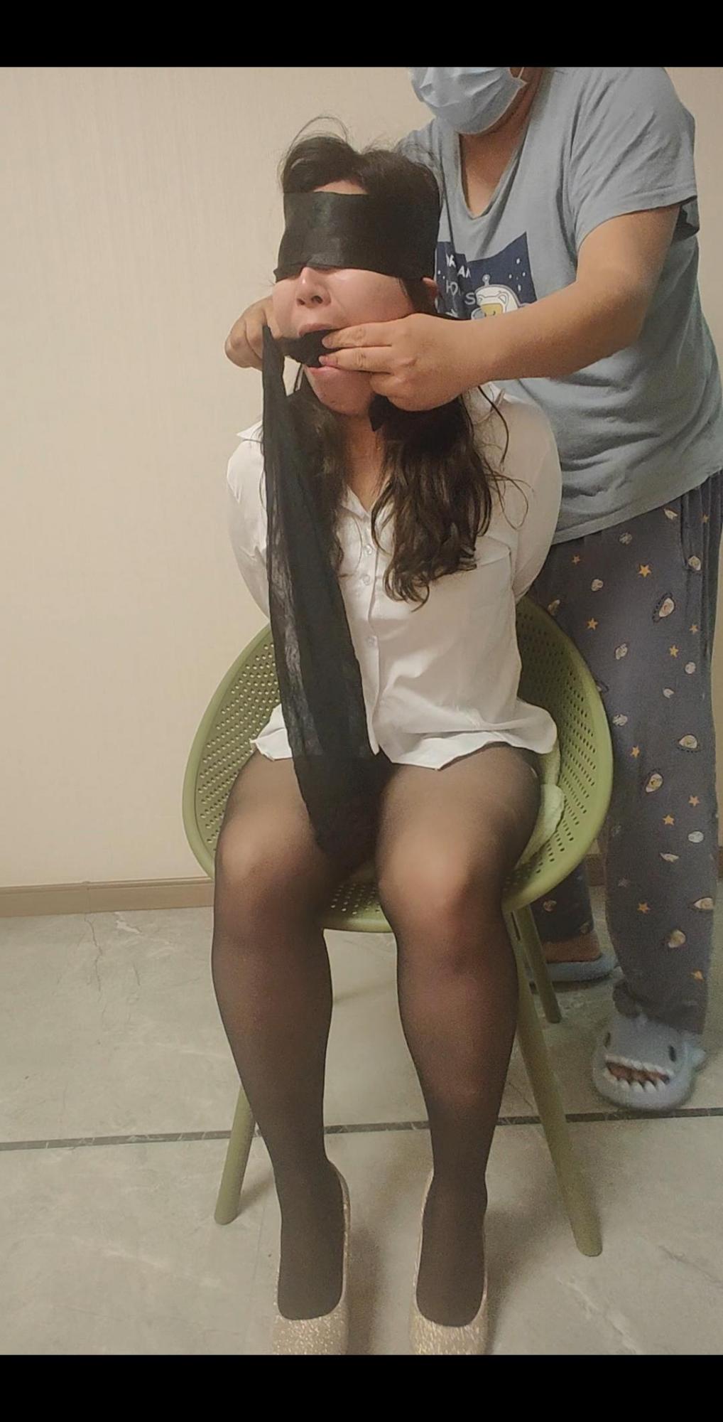 黑丝干呕堵嘴意外终止外加十层保鲜膜调教骚妇-5