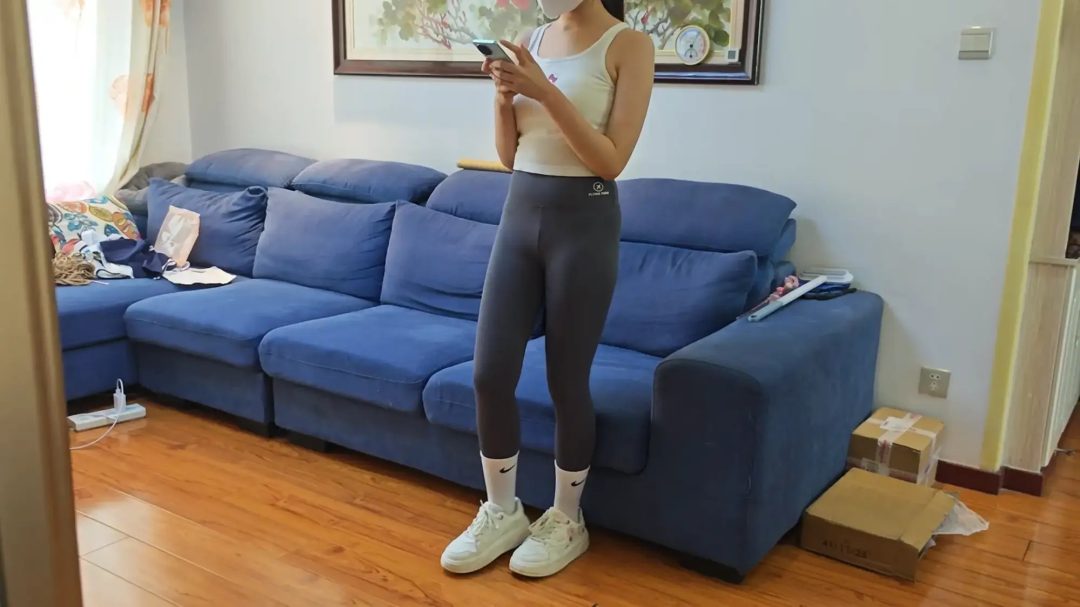 白袜瑜伽裤少女回家被绑架 揉脚 大量捆绑后白袜挣扎特写-5