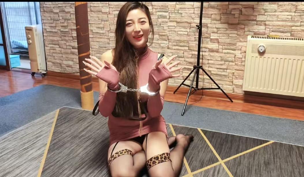 佳佳关笼子-4