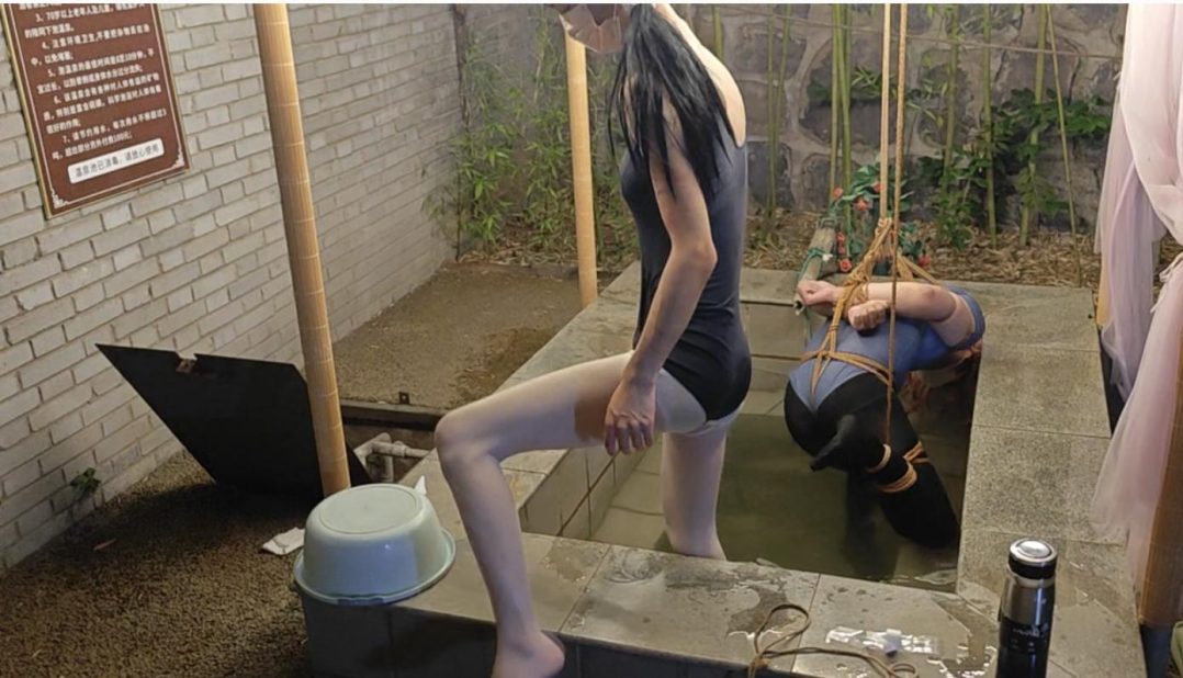 汤泉单腿缚＋水刑-2