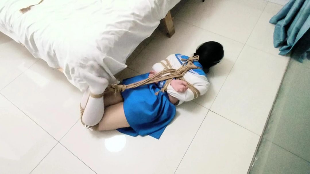 【八月の绳】紧缚状态下的移动能力状态——子鹿-1