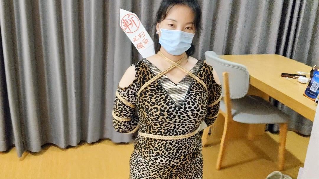 新模特梅丽被斩首示众-3