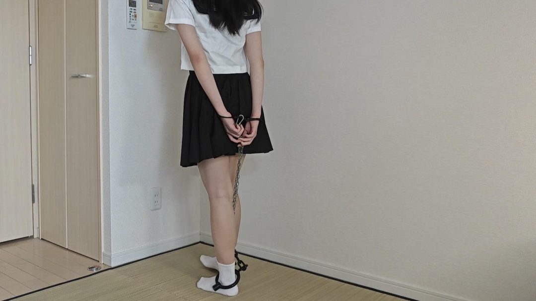 jk白袜kiki黑色手铐与黑铁脚镣挣扎-2