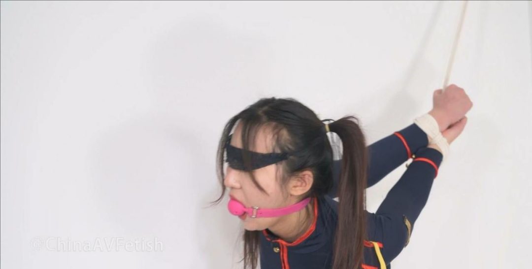 双马尾情趣服后手直臂吊绑--口球、口水、运动鞋、长棉袜-5
