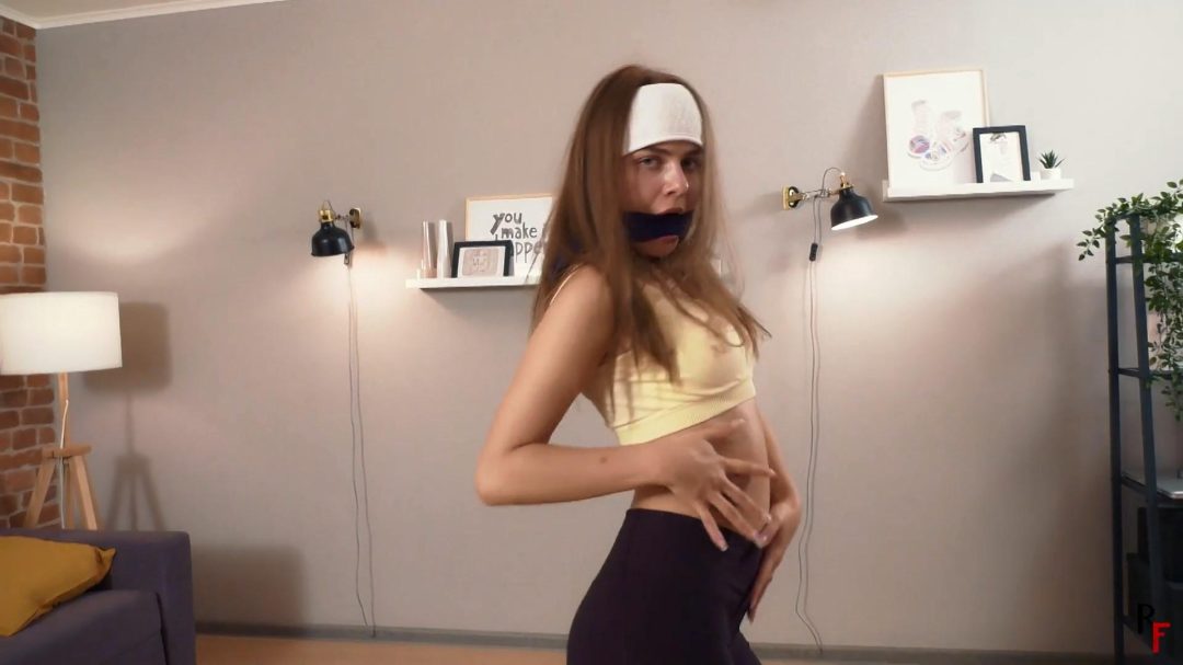 Hot cleave-gag dance from Leya-3