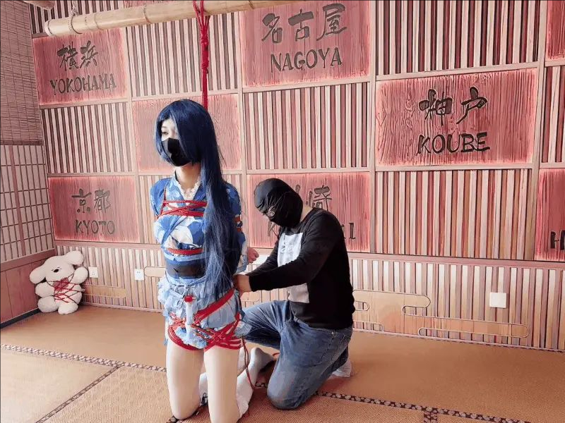 【松月】二次元绳缚体验，被吊在空中接受折磨，无助挣扎，口水直流-3