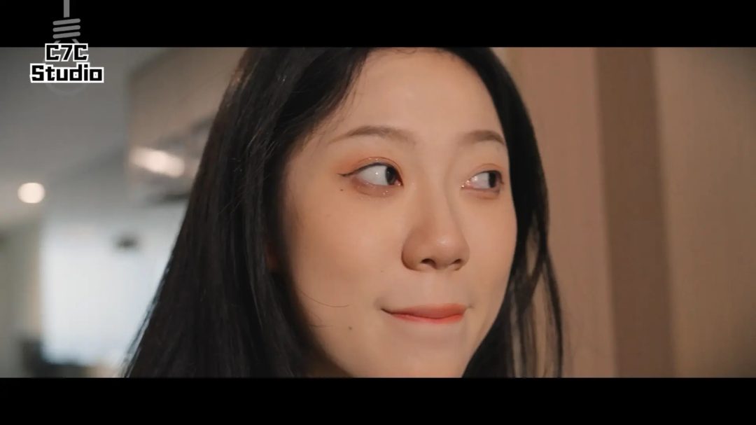 《错误情报》美女商业间谍敷衍客户造成严重后果光脚牛仔裤被客户翻白眼挣扎后-2