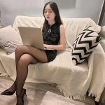 小尤未完成业绩被老板捆绑
