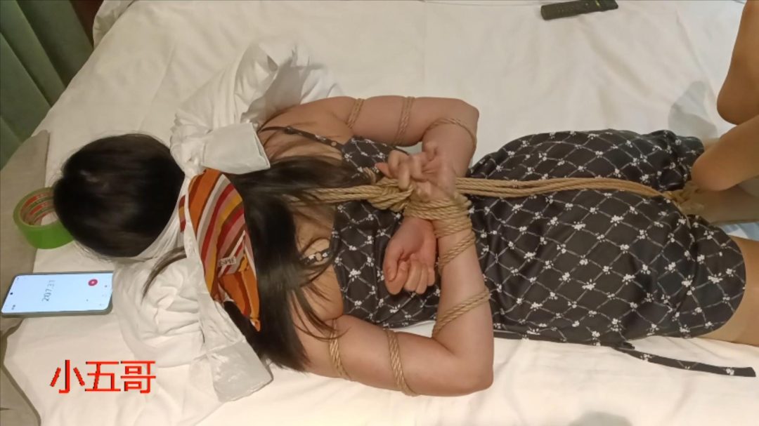 小妹捆绑堵嘴合集第五部（肉色丝袜，白色丝袜塞嘴）-5