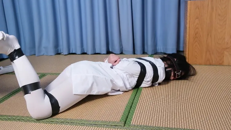 贪睡的护士实习生，被胶带紧缚的绝望-7