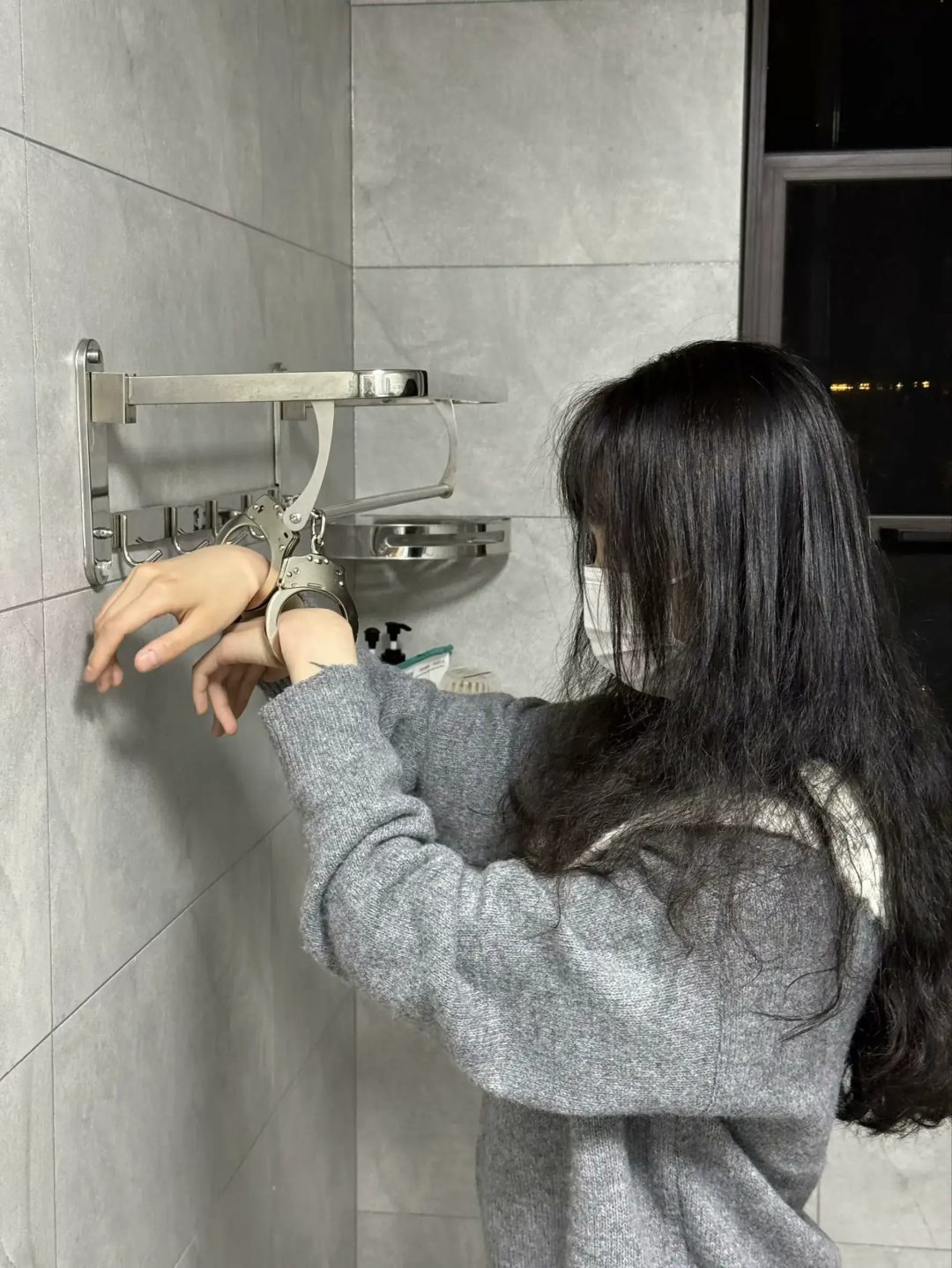 两个妹子的镣铐游戏（1）-2