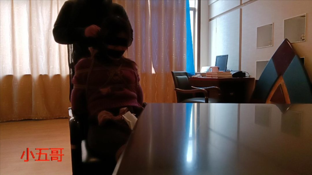 化妆师小妹合集第一部（挣脱堵嘴，再被堵嘴）-2