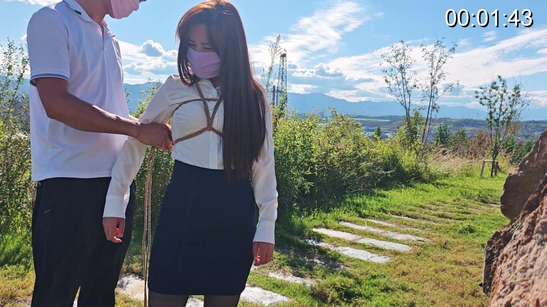 女m职业装户外捆绑露出-4