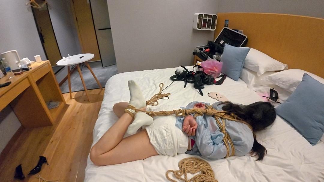 新模美娜挑战被紧缚-1