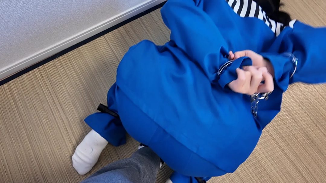 kiki囚服白袜镣铐绝望行走被管教用脚揉拧-6