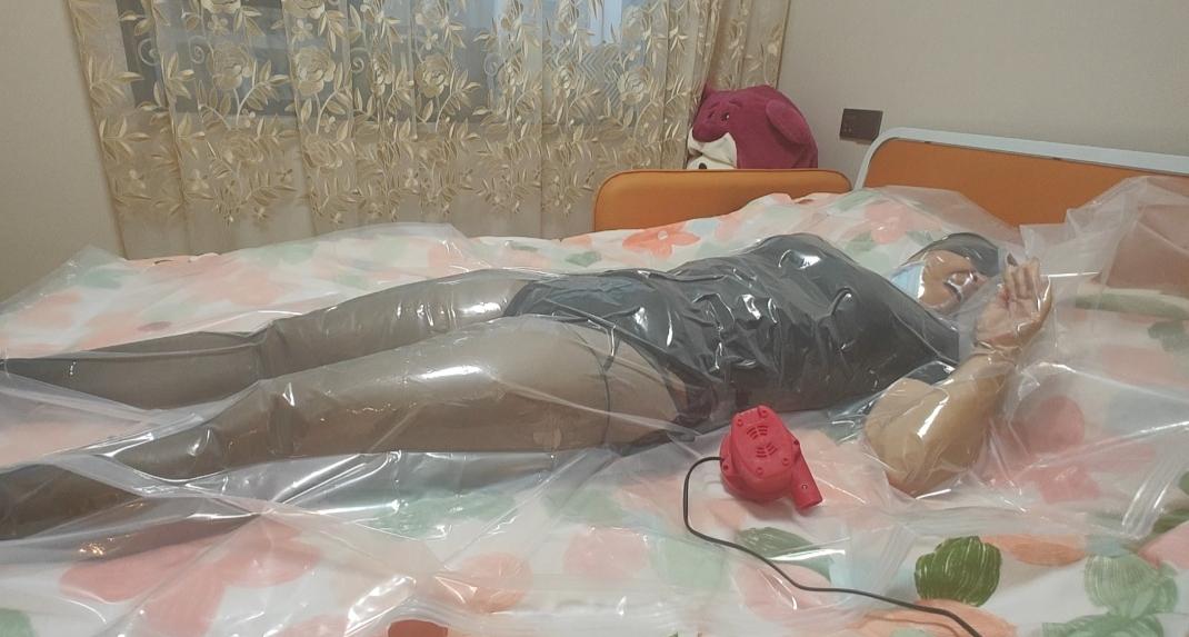 黑丝媳妇真空袋调教之彻底抽干，尖叫挣扎无用-5