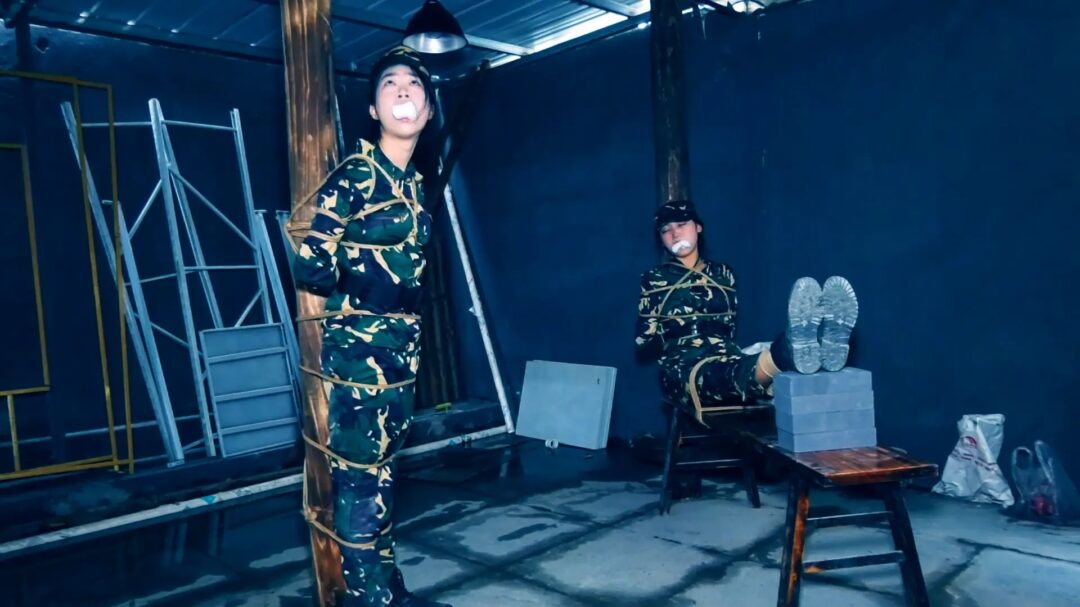 拍转公映《特战行动》上集 特战女队员为完成抓捕女老大红姐卧底匪窝遭受折磨-3