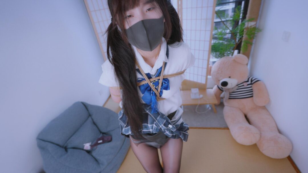【悠米】《cosplay系列1》关xiao雨被俘虏……黑丝长腿+单腿吊+并腿+郊狼电击+呻吟…-7