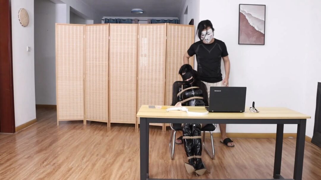 得意客工作室定制剧情片—《直播劫难》上集 情趣店女老板上演猫娘诱惑 捆绑展示各类道具 竟遭助手绑架 被强制囚禁-18