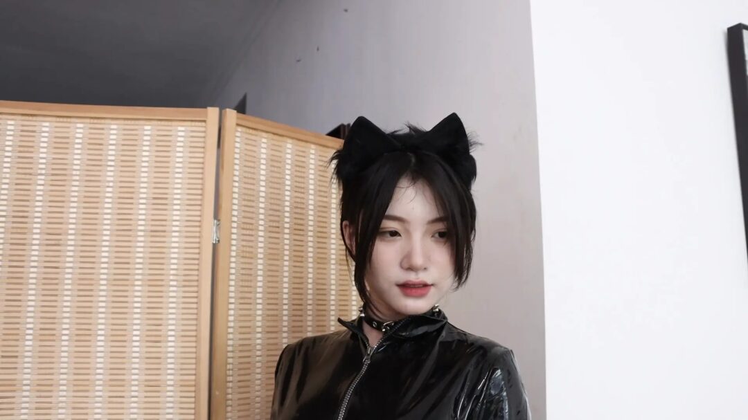 得意客工作室定制剧情片—《直播劫难》上集 情趣店女老板上演猫娘诱惑 捆绑展示各类道具 竟遭助手绑架 被强制囚禁-1