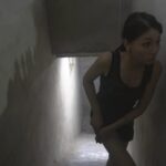 【笼中绝境】女队员青禾搭救队长也被打晕关笼金属镣铐挠脚心调教越笼逃跑未果又被手脚拷在笼中等待大鱼上钩