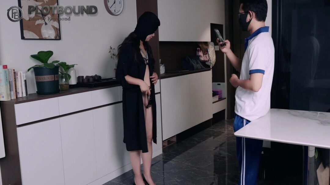 【PlotBound】（精品剧情）女神老师不可能是M（第七集）:锁着 和G钩的身体被学生发现（锁着全套 G钩下的训练、折磨、清洗、任务、被学生发现身份）-9