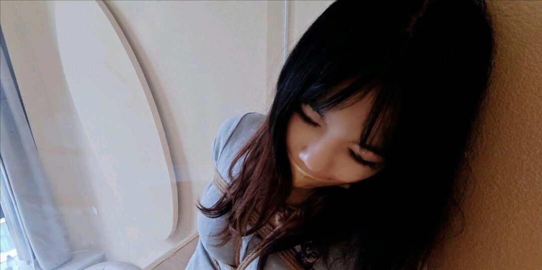 [XcTian]新模小夭首部正片 肉丝短裙被入室捆绑胶带封嘴 坐在地上挣扎-1